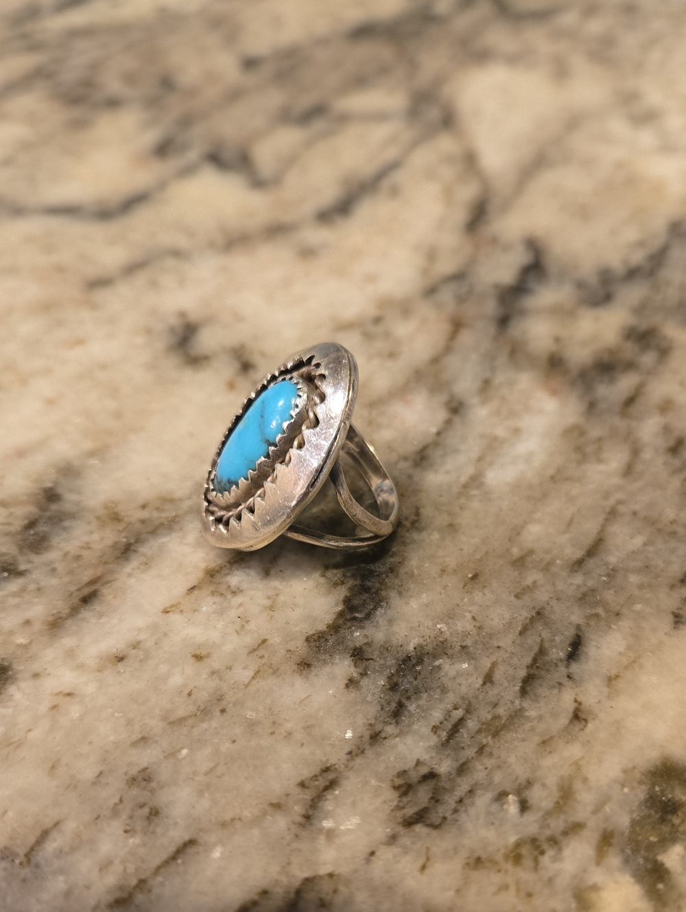 Navajo Design Turquoise Ring - Picture 4 of 11